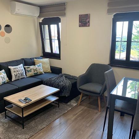 Apartment Zdravets 2, In The Heart Of The Old City Veliko Turnovo Bagian luar foto