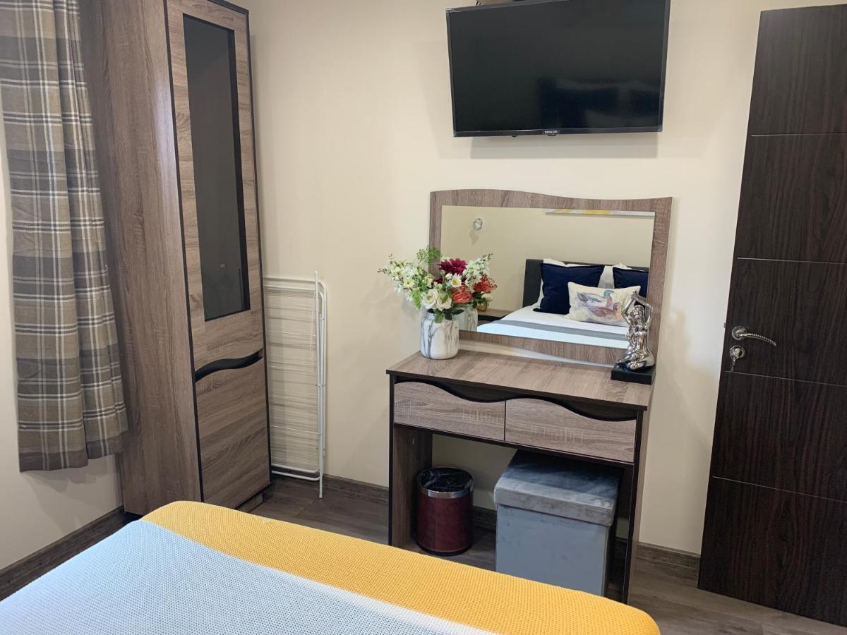 Apartment Zdravets 2, In The Heart Of The Old City Veliko Turnovo Bagian luar foto